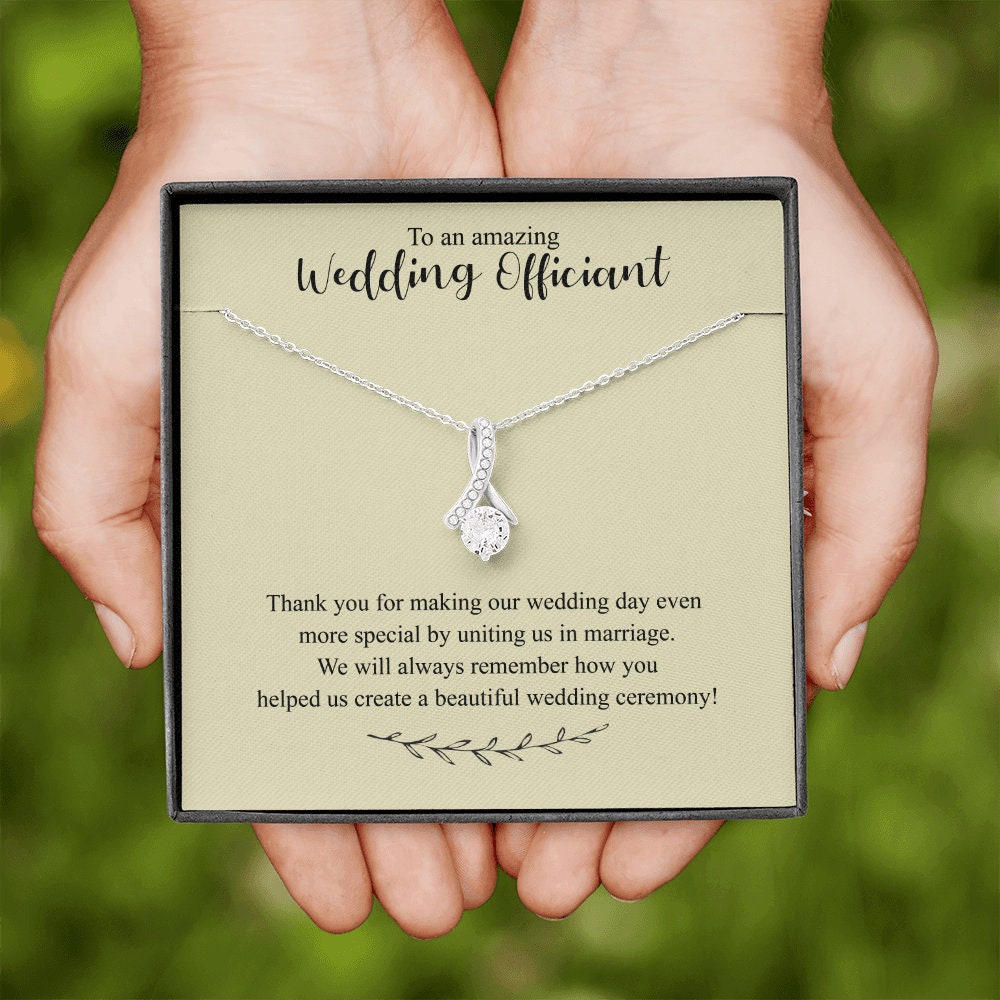 Wedding Gift Etiquette: Can I Bring A Gift To The Wedding?